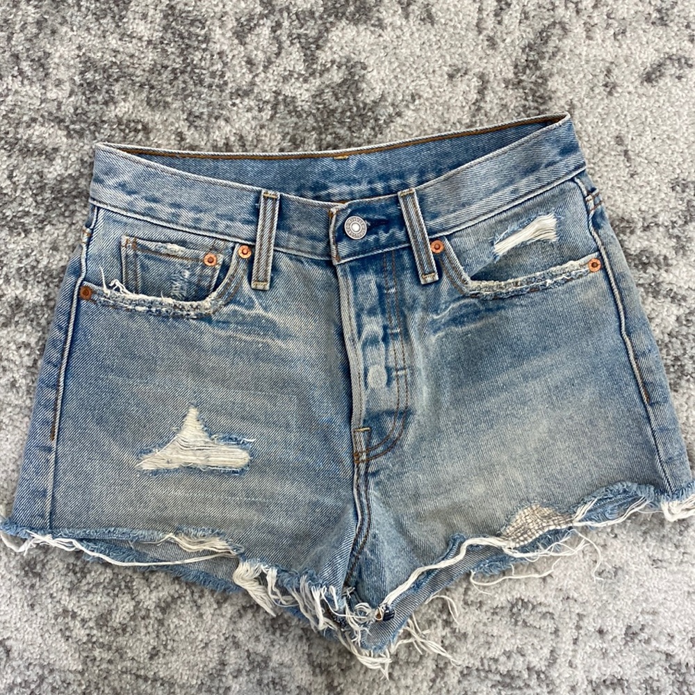 Levi’s wedgie fit shorts